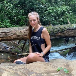 Meet your Posher, Chloe